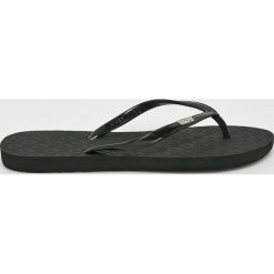 Roxy - Japonki. Różowe sandały dziewczęce Roxy, z materiału, bez zapięcia. W wyprzedaży za 49,90 zł.