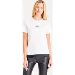T-SHIRT PINKO. Białe t-shirty damskie Pinko, s, z aplikacjami, z bawełny, z okrągłym kołnierzem. Za 155,40 zł.