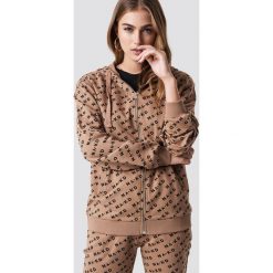 NA-KD Bluza z kapturem z suwakiem - Beige. Brązowe bluzy rozpinane damskie marki NA-KD, z nadrukiem, długie, z kapturem. Za 161,95 zł.