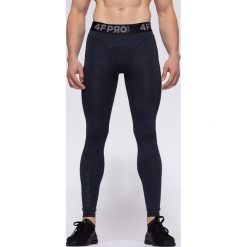 Getry baselayer męskie 4FPro SPMF405 - granatowy. Niebieskie getry męskie termoaktywne 4f, m, z nadrukiem, z satyny, sportowe, na fitness i siłownię. W wyprzedaży za 59,99 zł.