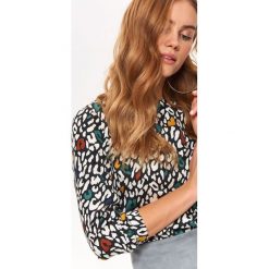 BLUZKA W PANTERKĘ, NA WIELE OKAZJI. Czarne bluzki damskie Top Secret, bez wzorów, z tkaniny, eleganckie, bez kołnierzyka, bez rękawów. W wyprzedaży za 39,99 zł.