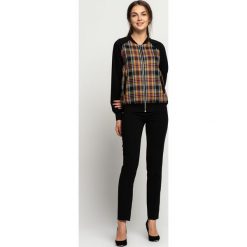 Bluza w kratę z dzianinowymi rękawami BIALCON. Bluzy damskie BIALCON, bez wzorów, z dzianiny, z krótkim rękawem, krótkie, bez kaptura. Za 295,00 zł.