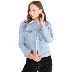 Levi's Ex-Boyfriend Kurtka Niebieski. Niebieskie kurtki damskie Levi's®, na wiosnę, s, z haftami, z bawełny. Za 619,95 zł.