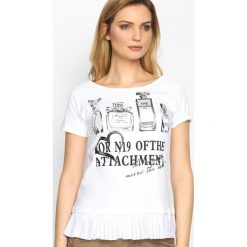 Biały T-shirt Four Attachments. Białe bluzki damskie Born2be, l, z nadrukiem, z falbankami. Za 49,99 zł.