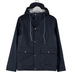 Knowledge Cotton Apparel RAIN Kurtka przeciwdeszczowa dunkelblau. Niebieskie kurtki męskie marki Knowledge Cotton Apparel, m, bez wzorów, z materiału. Za 419,00 zł.