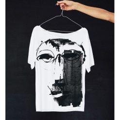 Iban face no.4. Czarne t-shirty damskie Pakamera, bez wzorów, bez kołnierzyka. Za 129,00 zł.