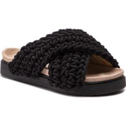 Klapki INUIKII - Slipper Woven 70104-5 Black. Czarne klapki damskie marki Inuikii, bez wzorów, ze skóry, bez obcasa. Za 899,00 zł.