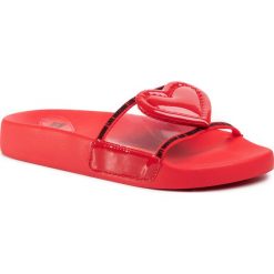 Klapki LOVE MOSCHINO - JA28042G1AIT199A Vernice. Czerwone klapki damskie Love Moschino, bez wzorów, ze skóry ekologicznej, bez obcasa. Za 449,00 zł.