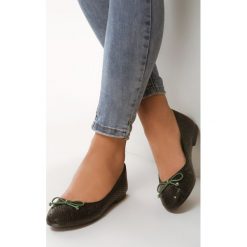 Zielone Balerinki Tidiness. Zielone baleriny damskie Born2be, z aplikacjami, bez obcasa, na płaskiej podeszwie. Za 29,99 zł.
