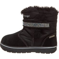 Botki zimowe w kolorze czarnym. Czarne buciki niemowlęce Primigi, bez zapięcia, gore-tex. W wyprzedaży za 159,95 zł.