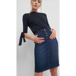 Ołówkowa spódnica z denimu. Niebieskie spódniczki damskie Orsay, bez wzorów, z elastanu, midi, ołówkowe. Za 99,99 zł.
