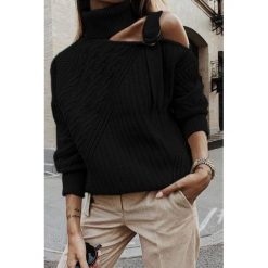 Sweter damski DORISA BLACK. Czarne bluzy damskie IVET, na zimę, bez wzorów, klasyczne, bez rękawów, bez kaptura. W wyprzedaży za 69,00 zł.