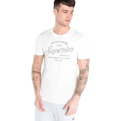 Jack & Jones Koszulka Biały. Białe podkoszulki męskie Jack & Jones, s, z nadrukiem, z bawełny, bez kołnierzyka, z krótkim rękawem, krótkie. Za 57,95 zł.