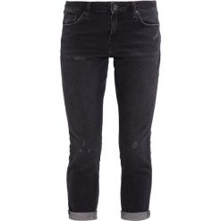 Boyfriendy damskie: Topshop Petite LUCAS Jeansy Relaxed Fit washedblack