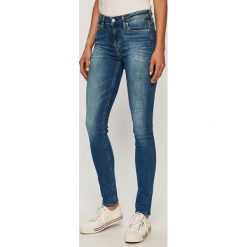Calvin Klein Jeans - Jeansy CKJ 011. Niebieskie jeansy damskie Calvin Klein Jeans. Za 449,90 zł.