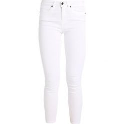 Noisy May NMLUCY Jeans Skinny Fit bright white. Białe rurki damskie marki Noisy May. Za 179,00 zł.