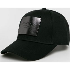 Versace Jeans - Czapka. Czarne czapki damskie Versace Jeans, bez wzorów, z bawełny. W wyprzedaży za 199,90 zł.