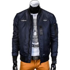 KURTKA MĘSKA PRZEJŚCIOWA BOMBERKA C331 - GRANATOWA. Niebieskie kurtki męskie bomber Ombre Clothing, m, z aplikacjami, z nylonu. Za 79,00 zł.