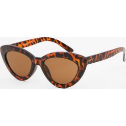 Rogowe okulary przeciwsłoneczne cat eye. Pomarańczowe okulary przeciwsłoneczne damskie Pull&Bear. Za 49,90 zł.