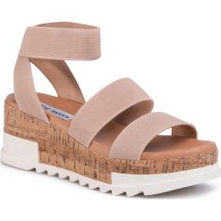 Sandały STEVE MADDEN - Bandi SM11000452-04004-750 Blush. Brązowe klapki damskie Steve Madden, bez wzorów, z materiału, bez obcasa, na koturnie. W wyprzedaży za 289,00 zł.