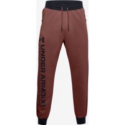 Under Armour Rival Fleece Spodnie dresowe Czerwony. Czerwone spodnie męskie Under Armour, l, bez wzorów, z bawełny. Za 326,95 zł.