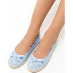 Jasnoniebieskie Espadryle Master Key. Szare baleriny damskie marki Born2be, w koronkowe wzory, z koronki, na płaskiej podeszwie. Za 19,99 zł.