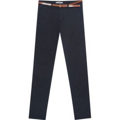 Spodnie typu chinos basic z paskiem. Spodnie damskie Pull&Bear. Za 89,90 zł.
