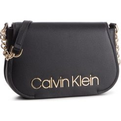 Torebka CALVIN KLEIN - Dressed Up Xbody K60K605374 001. Czarne listonoszki damskie Calvin Klein, bez wzorów, ze skóry ekologicznej, klasyczne, bez dodatków. Za 579,00 zł.