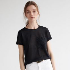 T-shirt z kieszenią - Czarny. Czarne t-shirty damskie Reserved, s, bez wzorów, bez kołnierzyka. Za 49,99 zł.