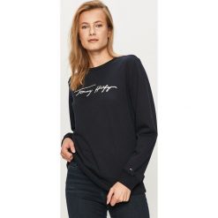 Tommy Hilfiger - Bluza. Niebieskie bluzy damskie TOMMY HILFIGER, s, z nadrukiem, z bawełny, bez rękawów, bez kaptura. Za 579,90 zł.
