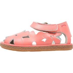 Camper TWINS Sandały medium pink. Czerwone sandały chłopięce Camper, z materiału. Za 229,00 zł.