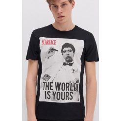 T-shirt z filmowym motywem Scareface - Czarny. Czarne t-shirty męskie House, s, bez wzorów, bez kołnierzyka. Za 59,99 zł.