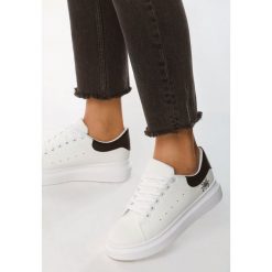 Czarne Sneakersy Quasi. Czarne półbuty damskie Born2be. Za 54,99 zł.