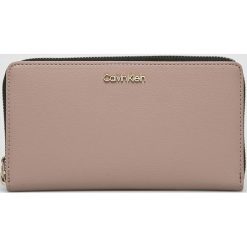 Calvin Klein - Portfel. Brązowe portfele damskie Calvin Klein, z materiału. Za 269,90 zł.