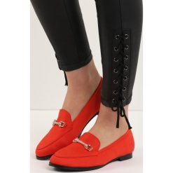 Czerwone Mokasyny Timeless Chic. Czerwone mokasyny damskie marki Born2be, na płaskiej podeszwie. Za 69,99 zł.