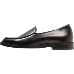 Royal RepubliQ BORDER LOAFER Półbuty wsuwane black. Czarne półbuty damskie Royal RepubliQ, bez wzorów, ze skóry, bez obcasa, bez zapięcia. Za 759,00 zł.