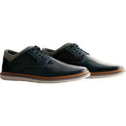 Skórzane sneakersy "Kempsey" w kolorze granatowym. Niebieskie trampki męskie Travelin', na sznurówki. W wyprzedaży za 335,95 zł.