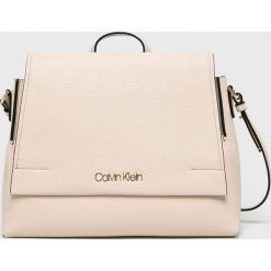 Calvin Klein - Torebka. Czarne torebki klasyczne damskie marki Calvin Klein, w paski, ze skóry ekologicznej, na ramię, średnie. Za 599,90 zł.