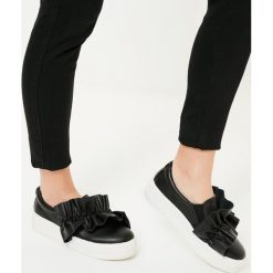 Missguided - Tenisówki. Czarne tenisówki damskie marki Missguided, z materiału. W wyprzedaży za 59,90 zł.