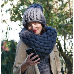 Zestaw czapka BEANIE +komin wełniany. Szare czapki zimowe damskie marki Pakamera, z wełny. Za 379,00 zł.