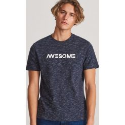 T-shirt z napisem - Niebieski. Niebieskie t-shirty męskie Reserved, s, z napisami, bez kołnierzyka. Za 49,99 zł.