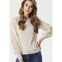 Beżowy Sweter Tasmin. Brązowe swetry damskie Born2be, s, z aplikacjami, z dzianiny, z długim rękawem, długie, bez kaptura. Za 109,99 zł.