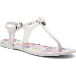 Sandały LOVE MOSCHINO - JA16021G17IX0100 Bianco. Białe klapki damskie Love Moschino, z aplikacjami, z tworzywa sztucznego, bez obcasa, na obcasie. W wyprzedaży za 289,00 zł.