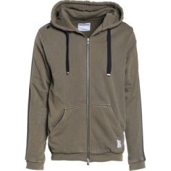 Bluzy męskie: The Editor ZIPPED WITH STRIPE Bluza z kapturem oliv
