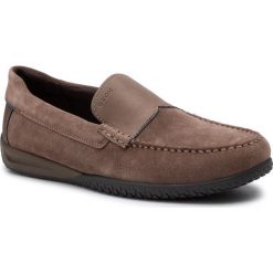 Mokasyny GEOX - U Delrick A U927AA 02243 C6005 Chocolate. Pomarańczowe mokasyny męskie Geox, na co dzień, bez wzorów, z zamszu, eleganckie, bez zapięcia. W wyprzedaży za 329,00 zł.