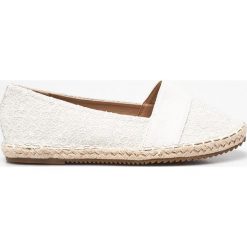 American Club - Espadryle. Białe espadryle damskie marki American CLUB, bez wzorów, ze skóry, bez obcasa. W wyprzedaży za 59,90 zł.