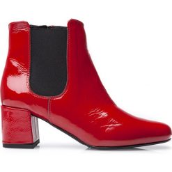Botki czerwone lakierowane. Czerwone botki damskie Arturo Vicci, ze skóry, eleganckie, na wysokim obcasie, bez zapięcia. Za 339,00 zł.