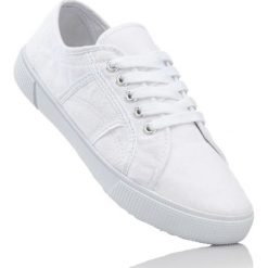 Sneakersy bonprix biały. Białe buty sportowe damskie bonprix, bez wzorów, klasyczne, tenisowe. Za 54,99 zł.