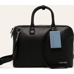 Calvin Klein - Torba. Czarne torby męskie skórzane Calvin Klein, w paski, ze skóry ekologicznej, na ramię, małe. W wyprzedaży za 999,90 zł.