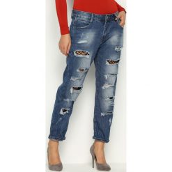 Niebieskie Jeansy Squared Blur. Niebieskie jeansy damskie marki Born2be. Za 74,99 zł.